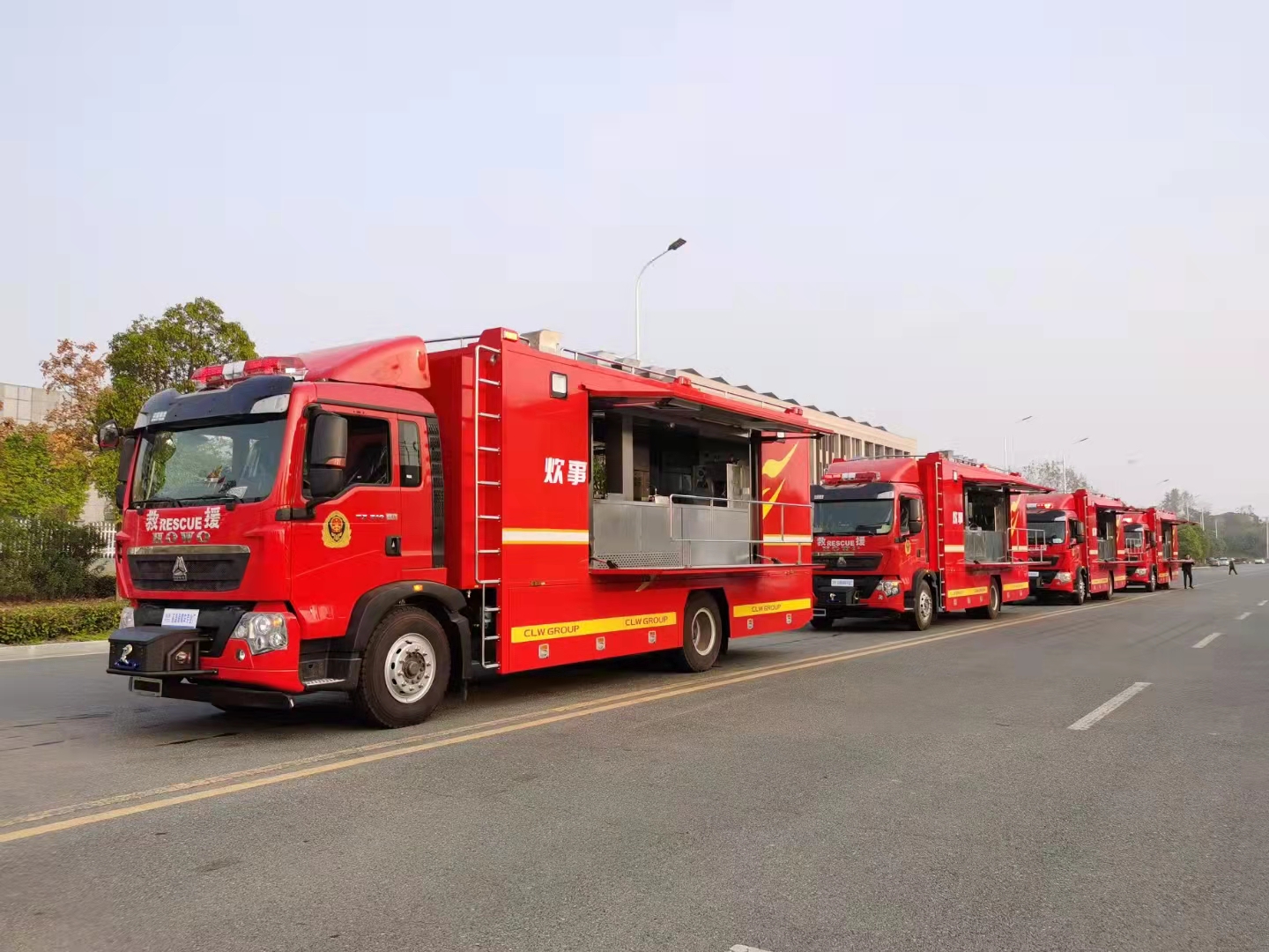 重汽豪沃大型移动餐车
