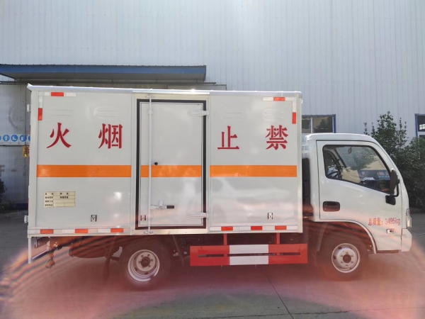 跃进爆破器材运输车