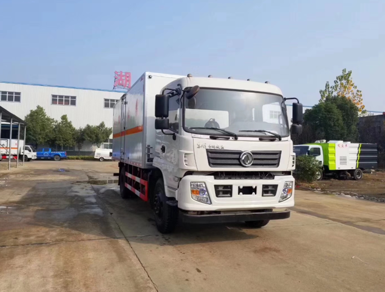 东风天锦爆破器材运输车