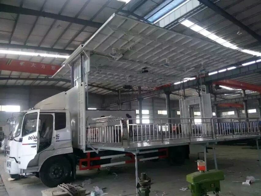 东风天锦舞台车