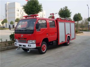 东风多利卡2.5方水罐消防车