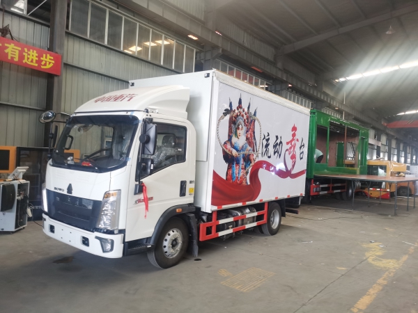 重汽王牌舞台车