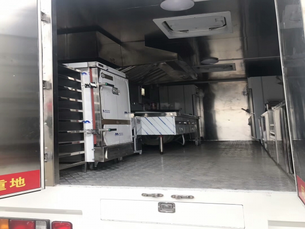   五十铃流动炊事车