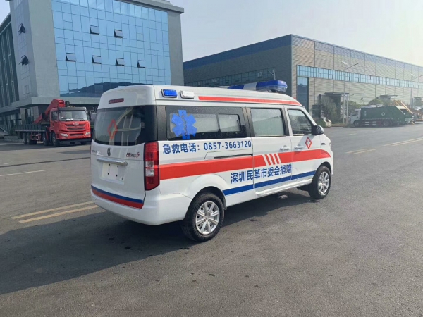 金杯救护车