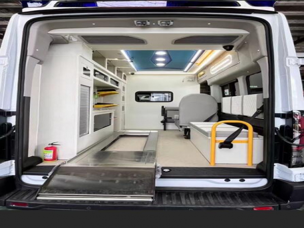 福特全顺T8救护车