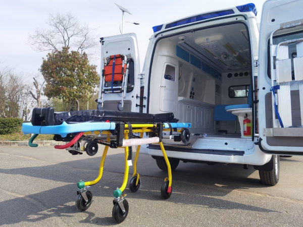 福特全顺V348救护车