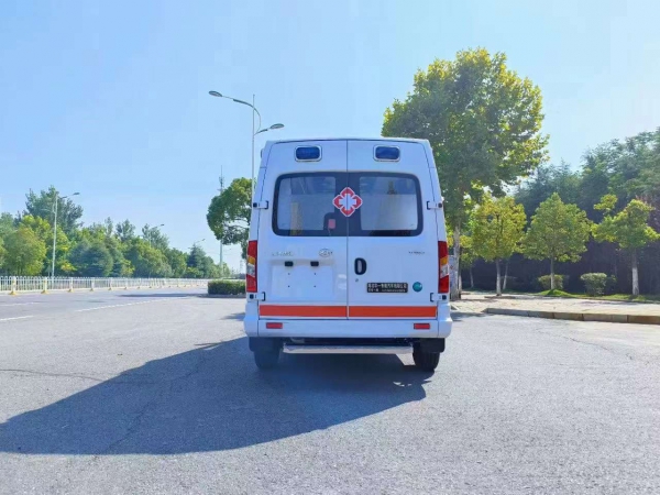 上汽大通V80救护车
