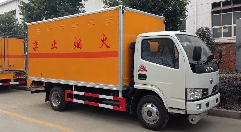 东风多利卡爆破器材运输车