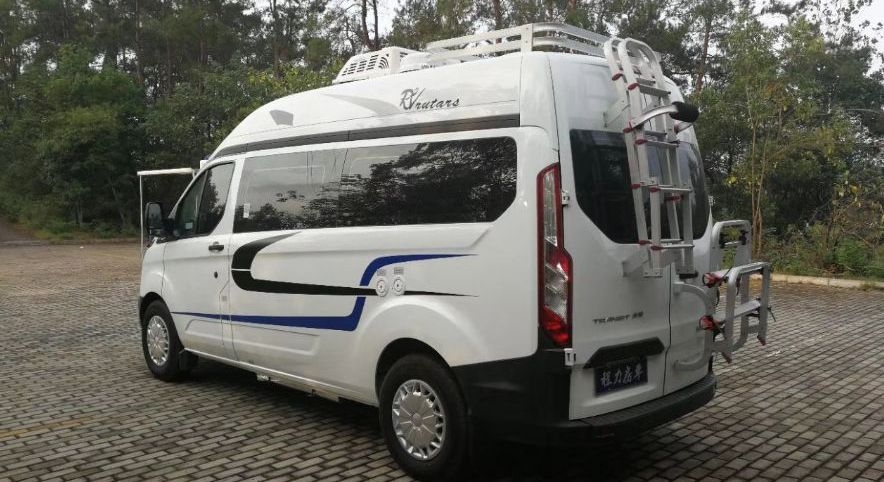 福特新全顺自动挡房车