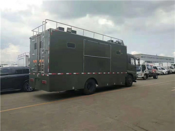 东风六驱指挥车