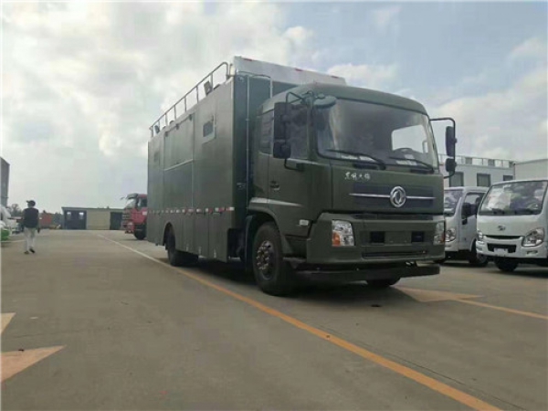 东风六驱指挥车