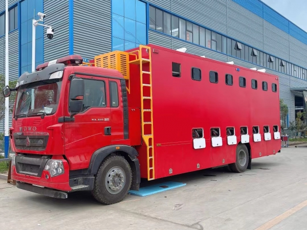 重汽六驱移动厕所车