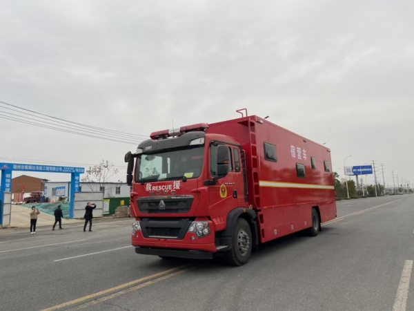 重汽豪沃24人宿营车