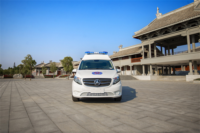 奔驰国六救护车