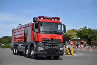 奔驰泡沫消防车