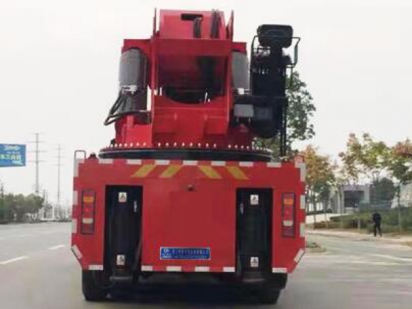 重汽随车起重运输消防车