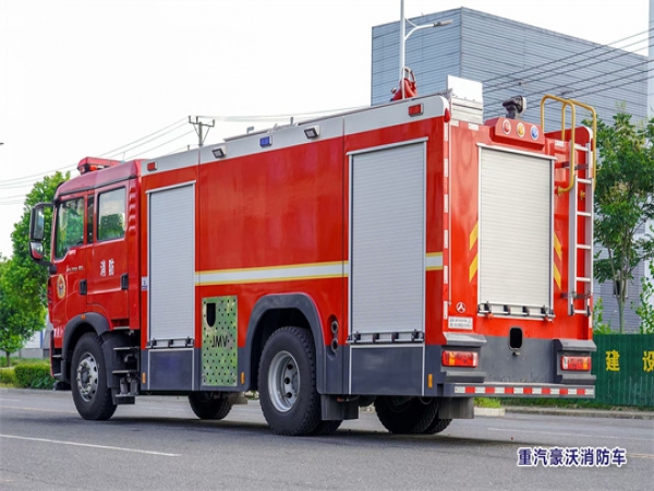 重汽豪沃泡沫消防车