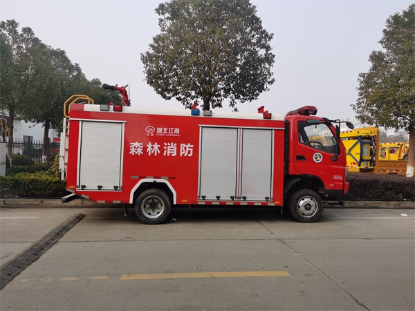福田奥铃水罐消防车