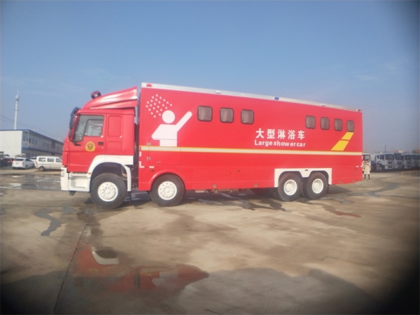 东风天锦淋浴车 8人