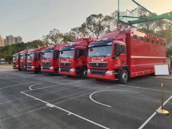 重汽汕德卡淋浴车