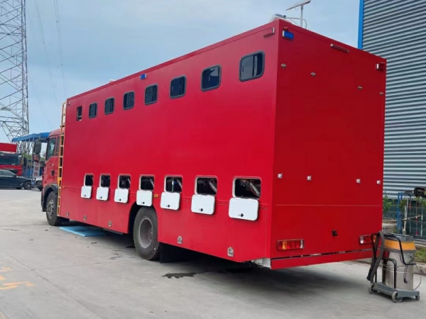 重汽豪沃盥洗车