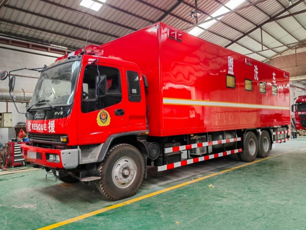重汽豪沃移动厕所车