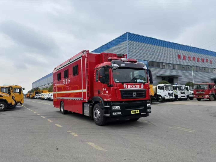 重汽豪沃宿营车 12-24人 接受定制