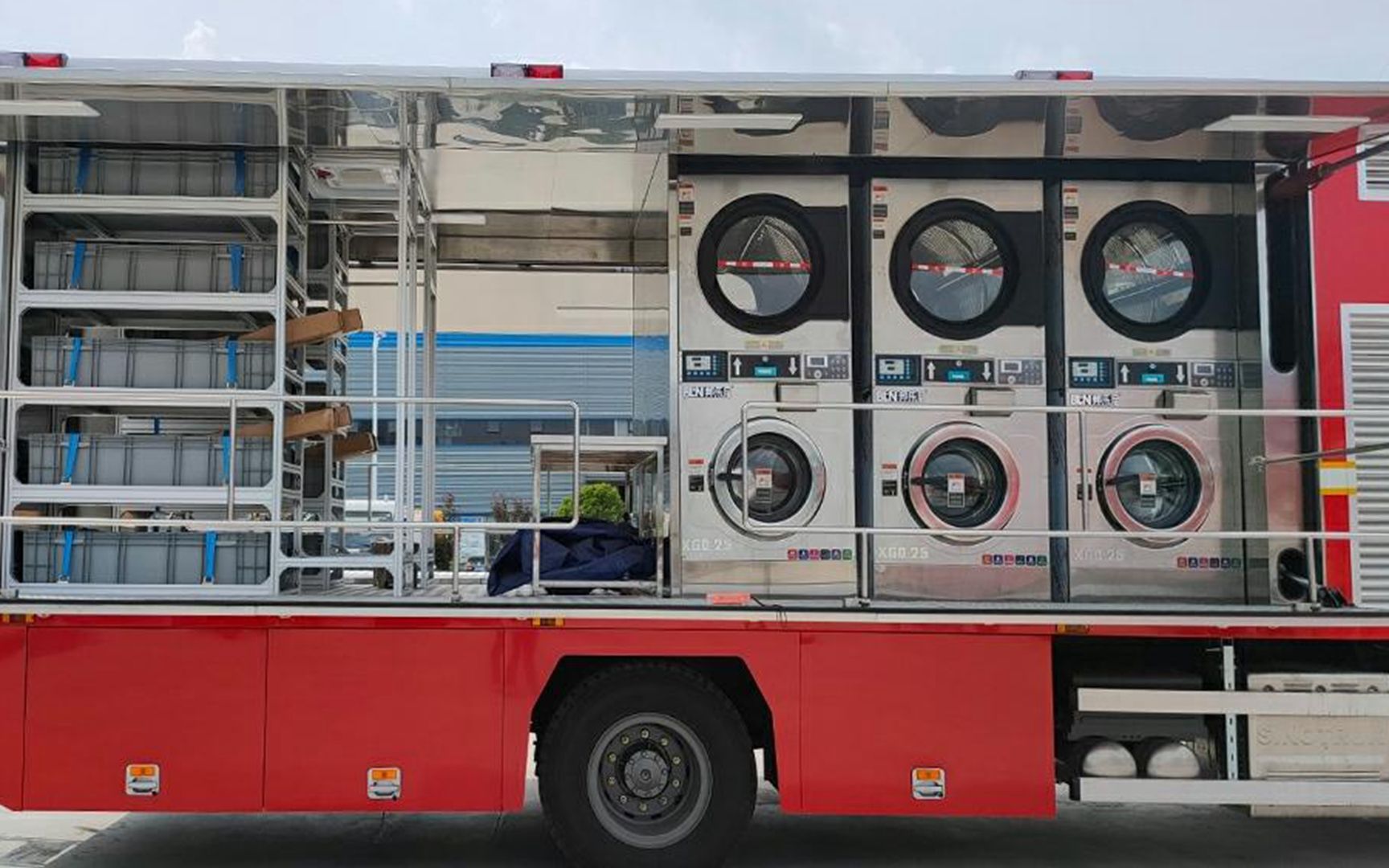 重汽豪沃被服洗涤车