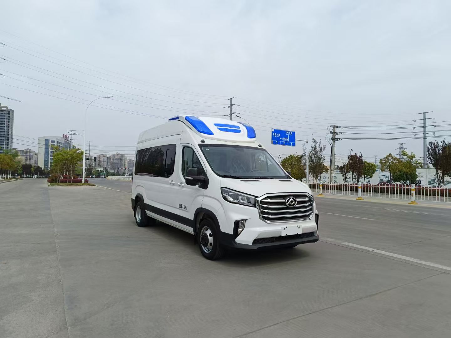 上汽大通V90牙科体检车 主动出击把专业口腔服务带进社区