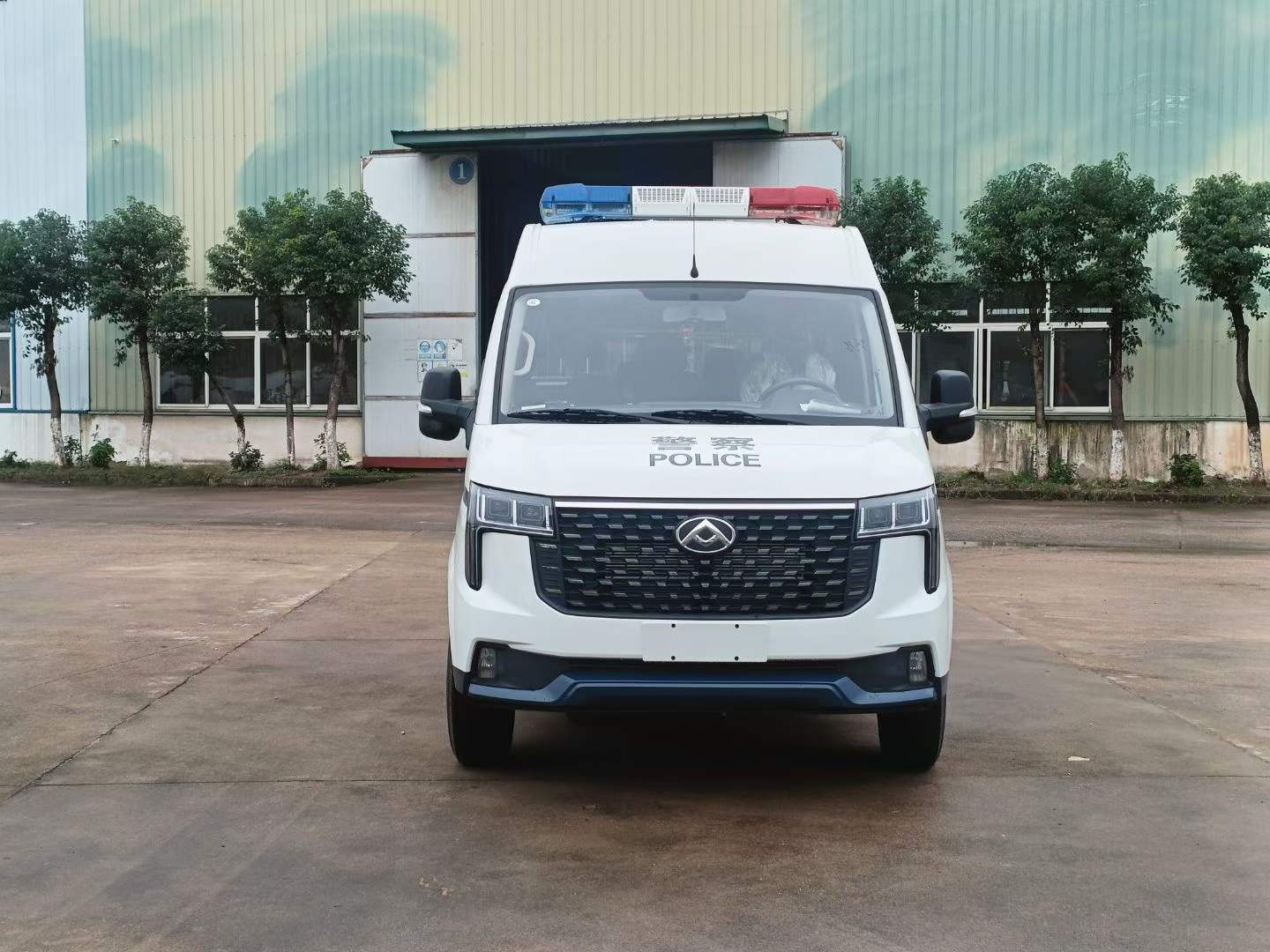 上汽大通V80囚车