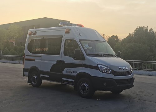 依维柯聚星囚车