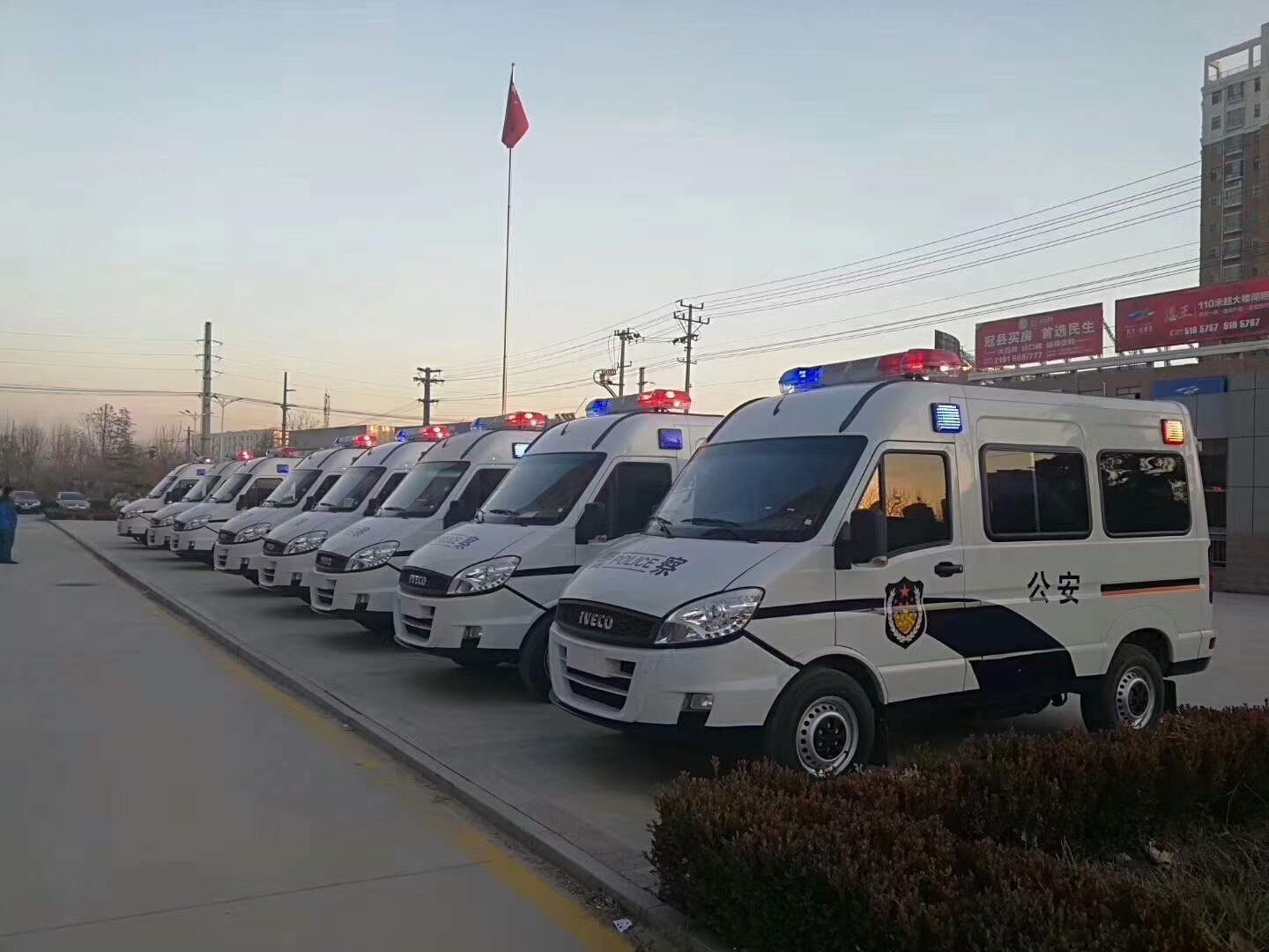 依维柯聚星囚车