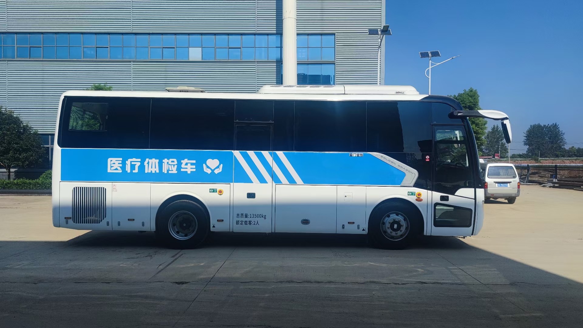 金旅医疗体检车8米含DR