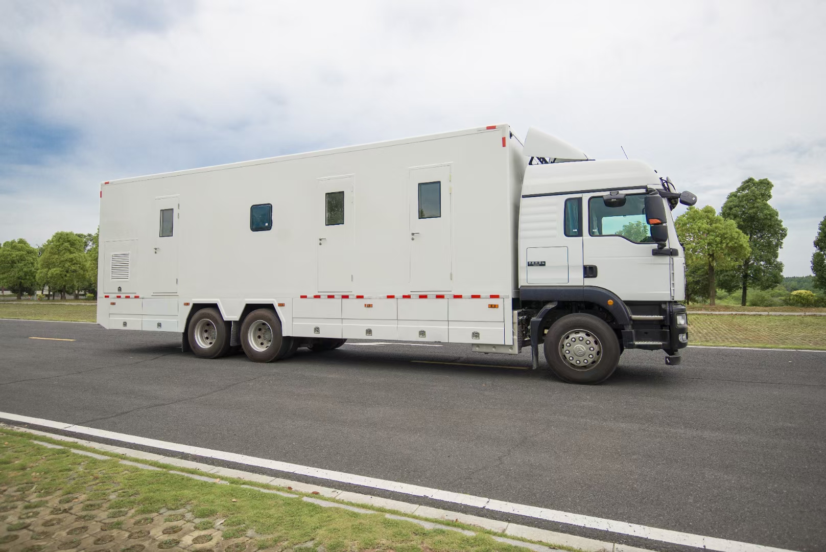 东风天锦眼科手术车