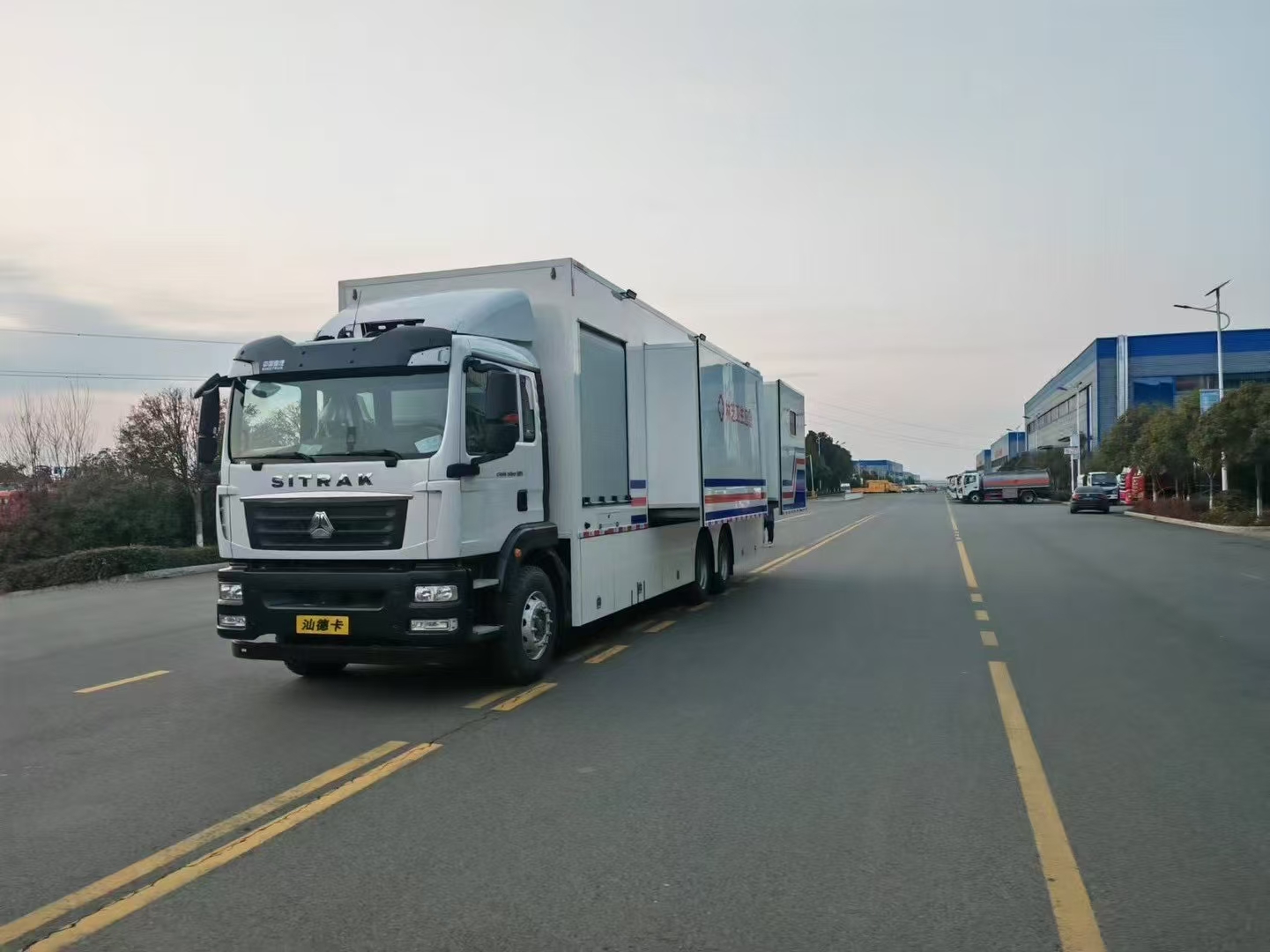 重汽汕德卡眼科手术车