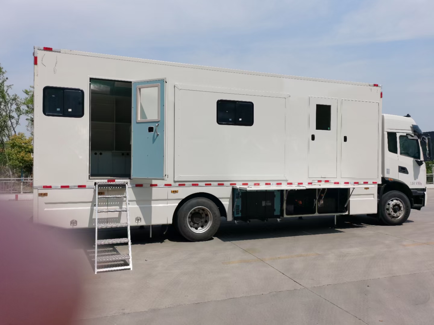 重汽汕德卡眼科手术车