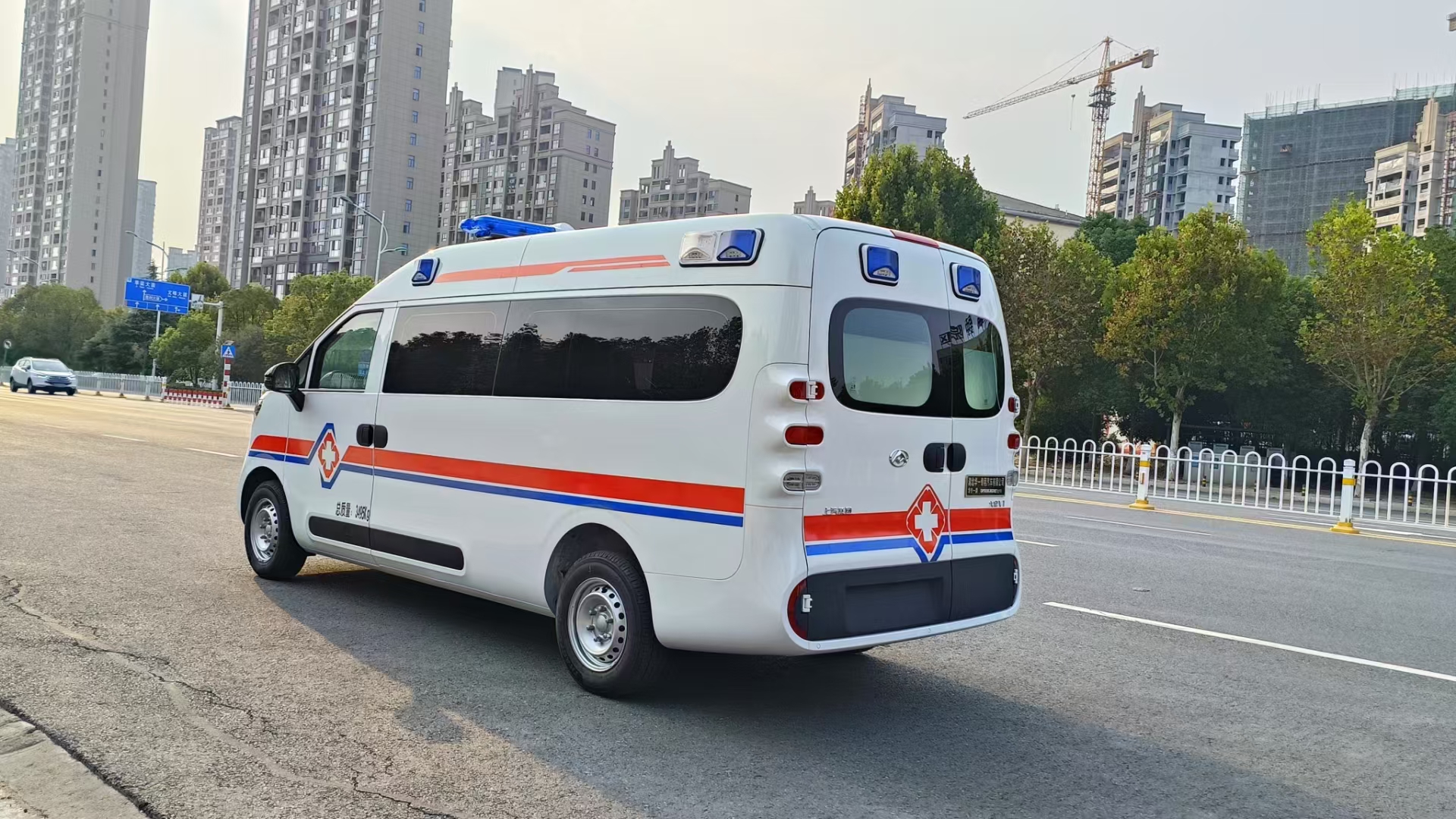 上汽大拿V1纯电动救护车