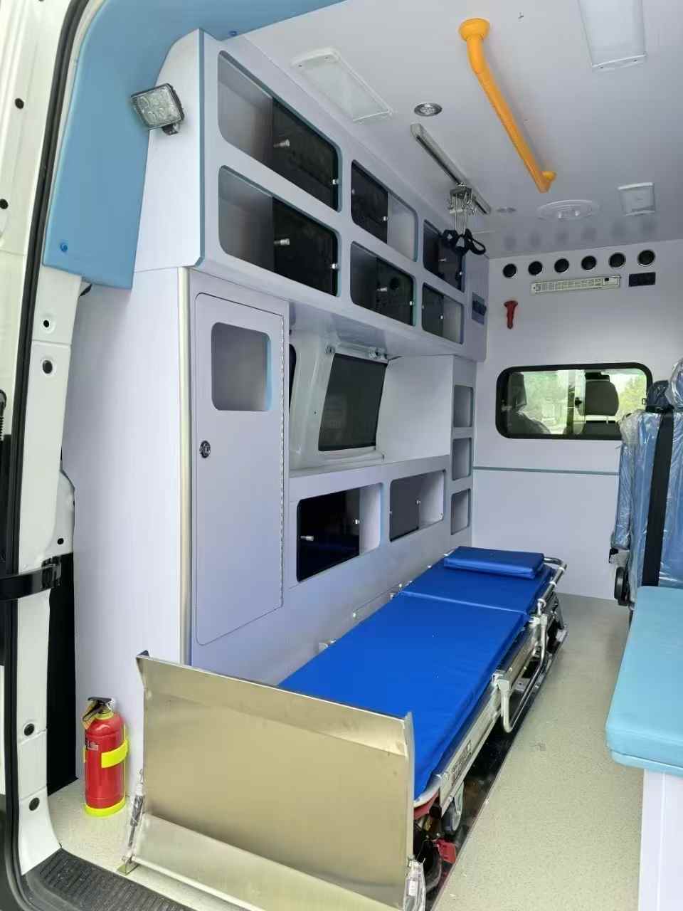 吉利新能源电动救护车