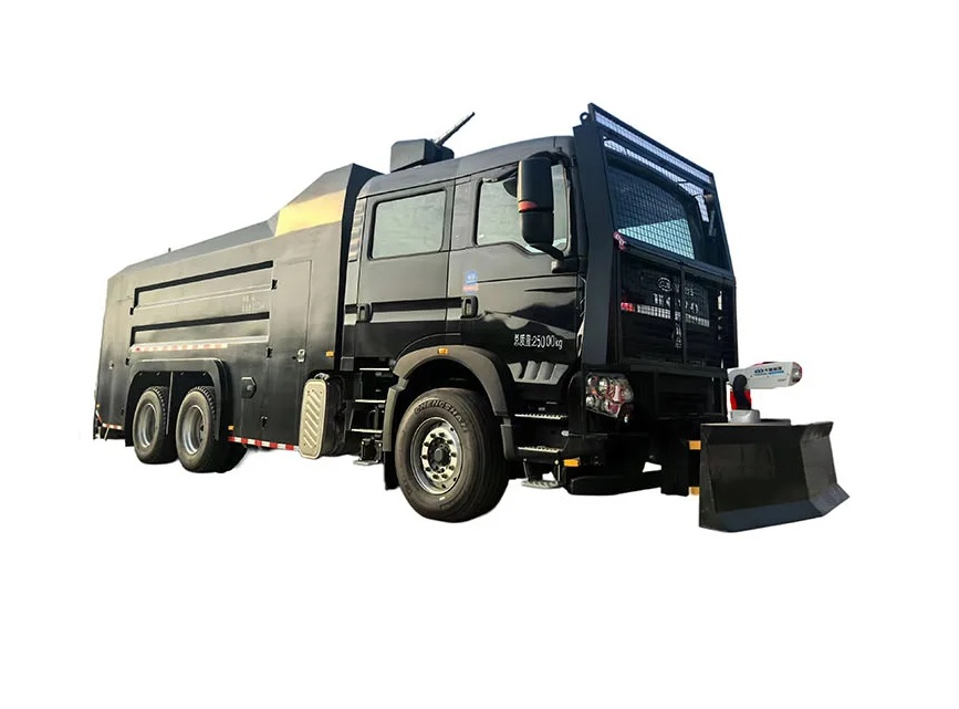 重汽豪沃防暴车