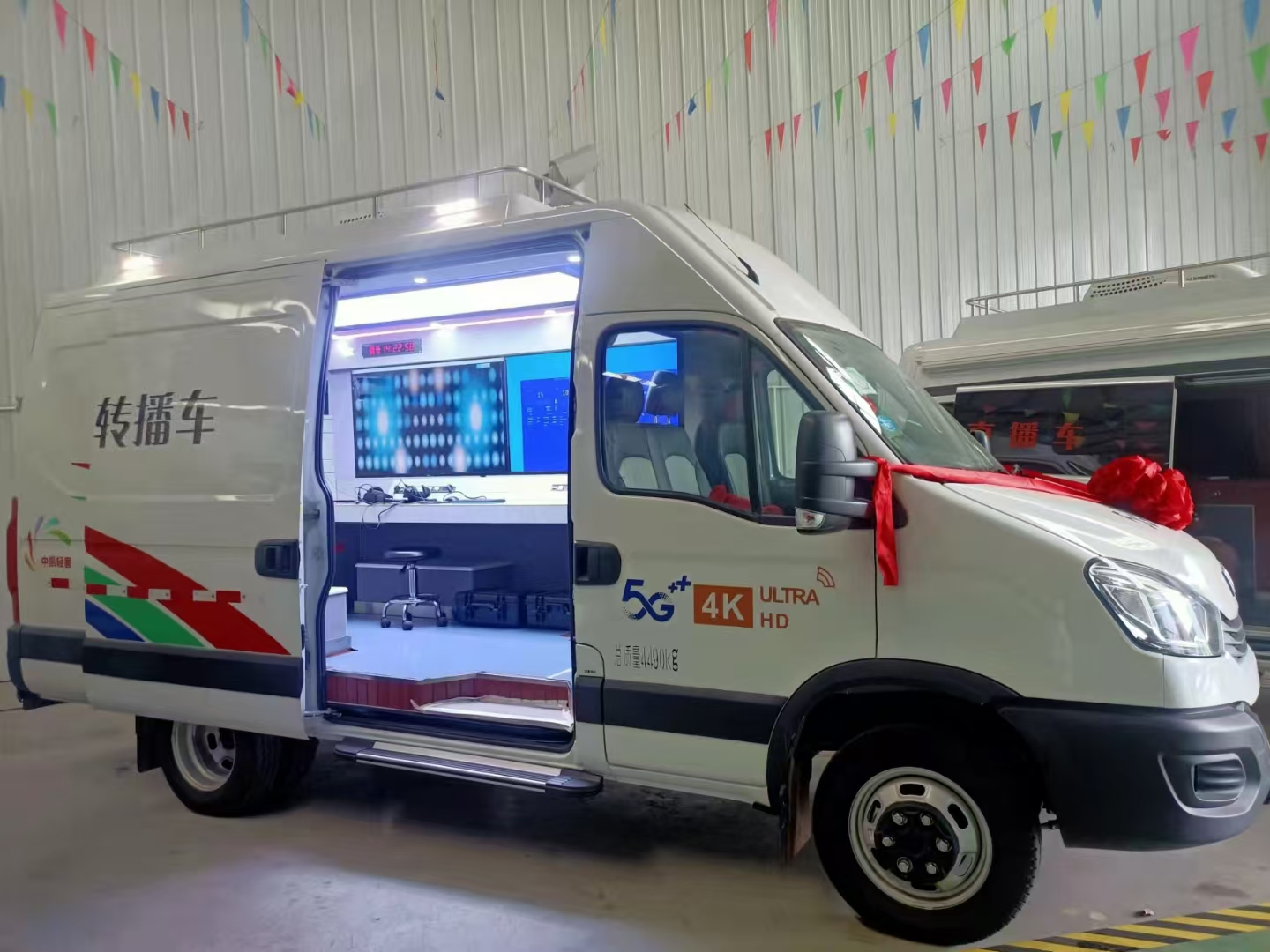 依维柯融媒体转播车