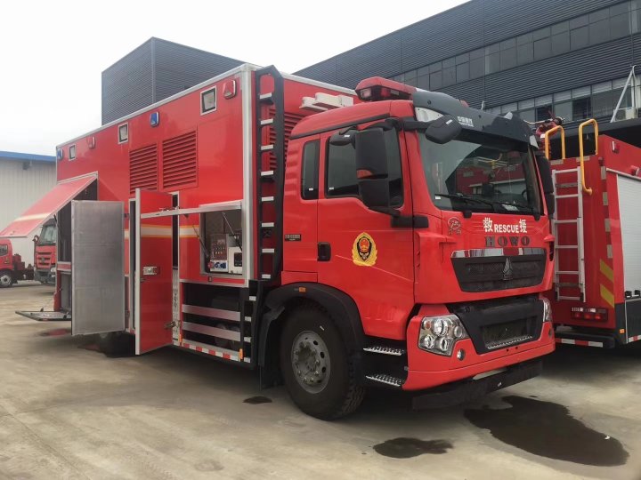 重汽豪沃消防装备运输车