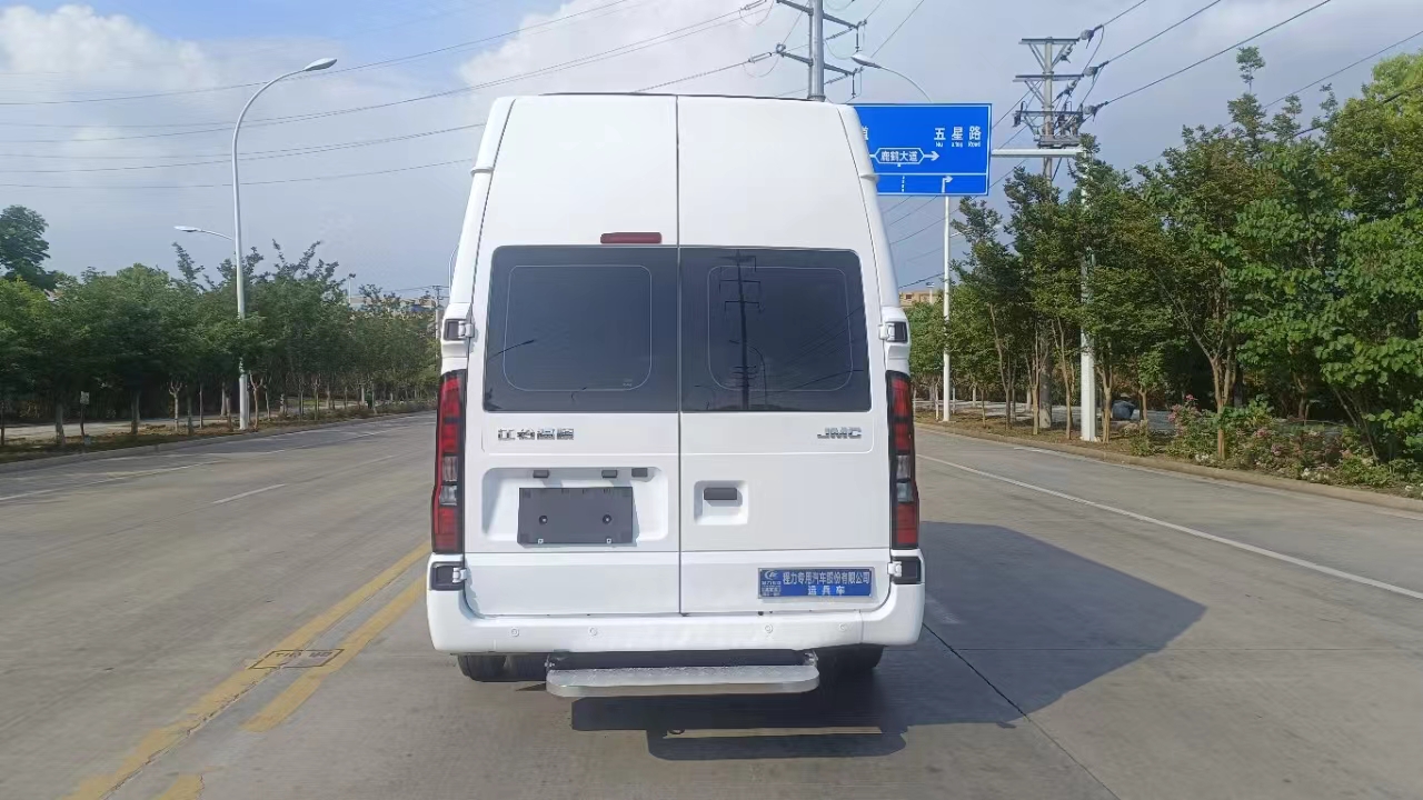 江铃福顺运兵车