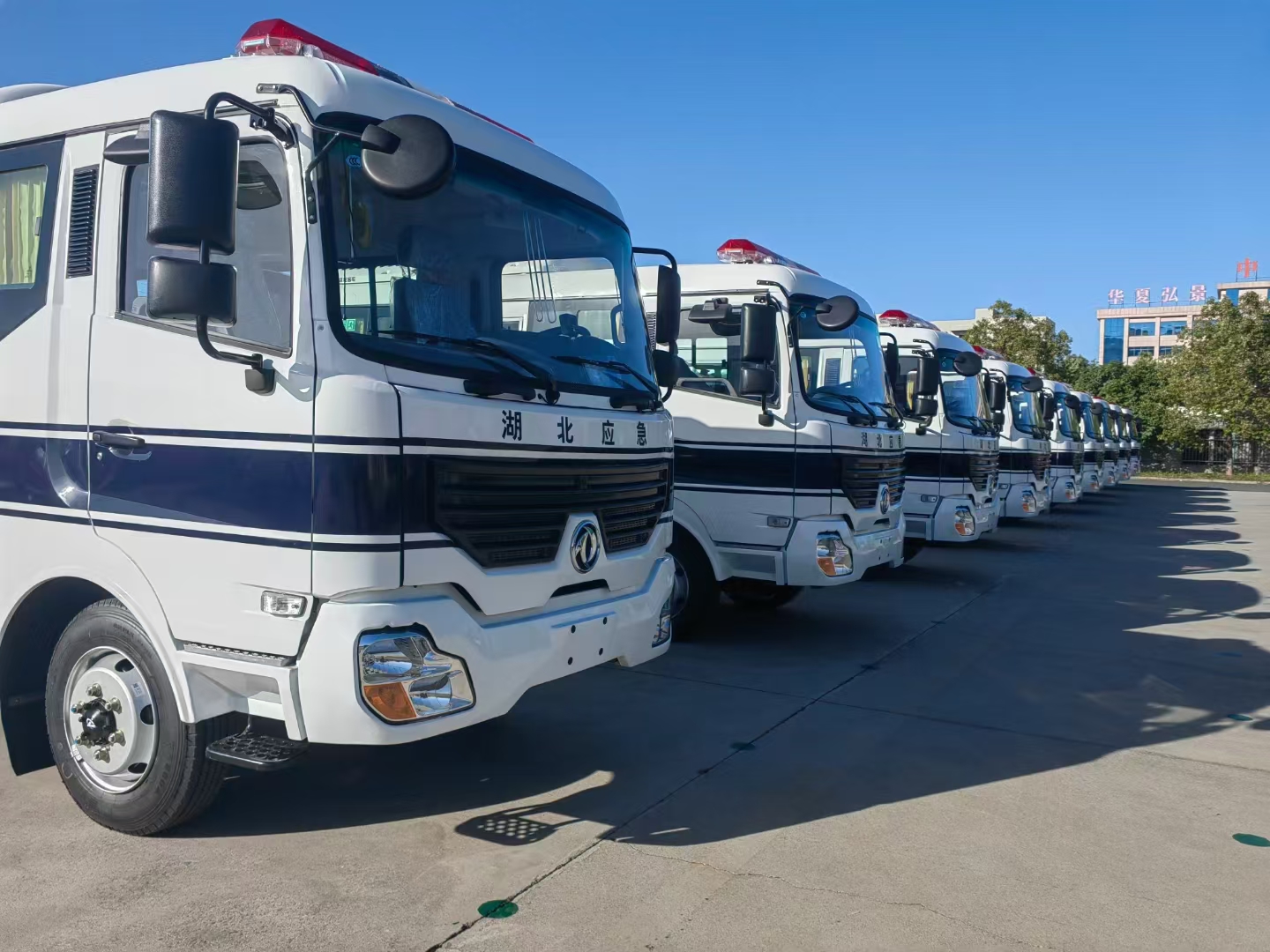 东风超龙六驱运兵车