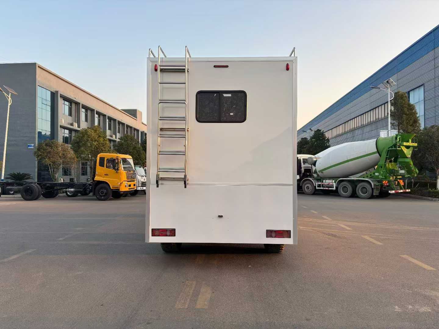 东风天锦运兵车