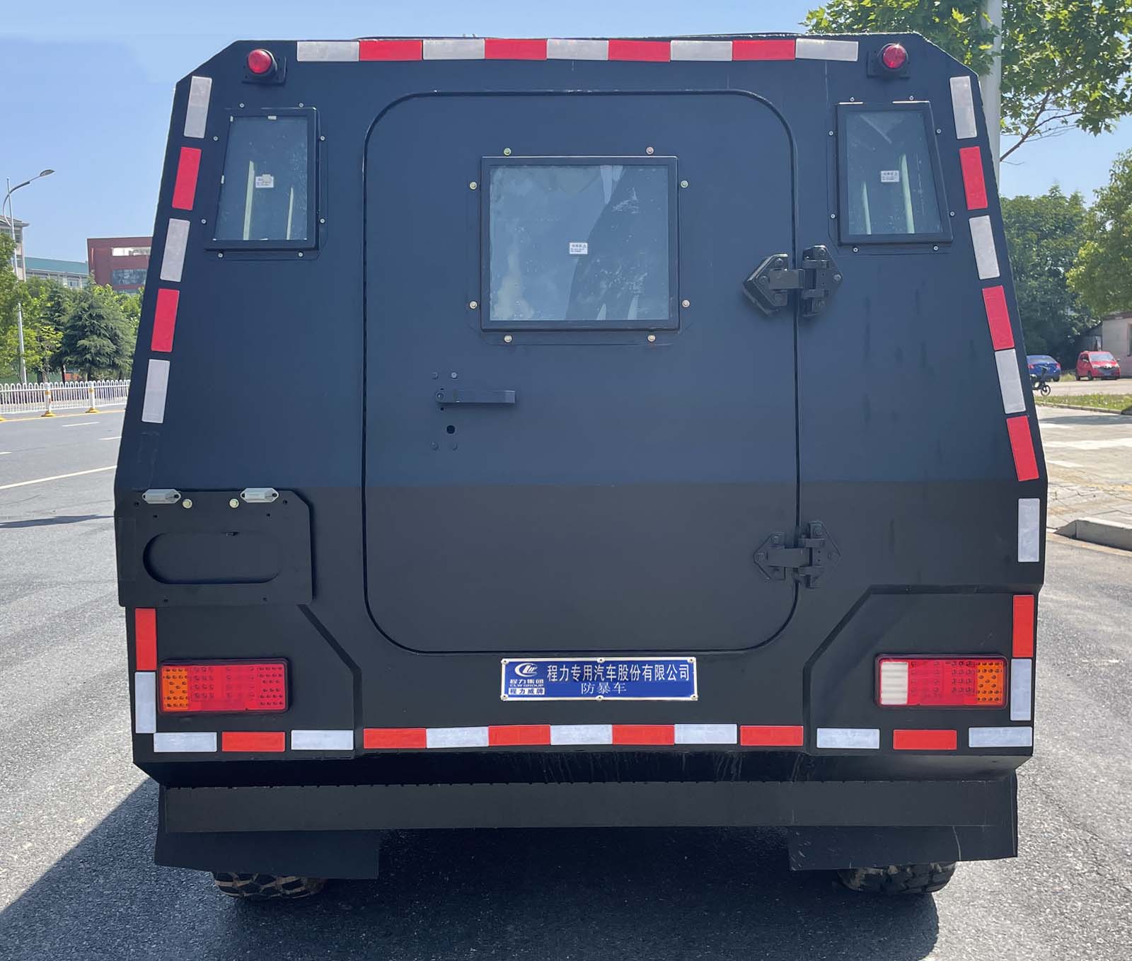 东风猛士四驱运兵车