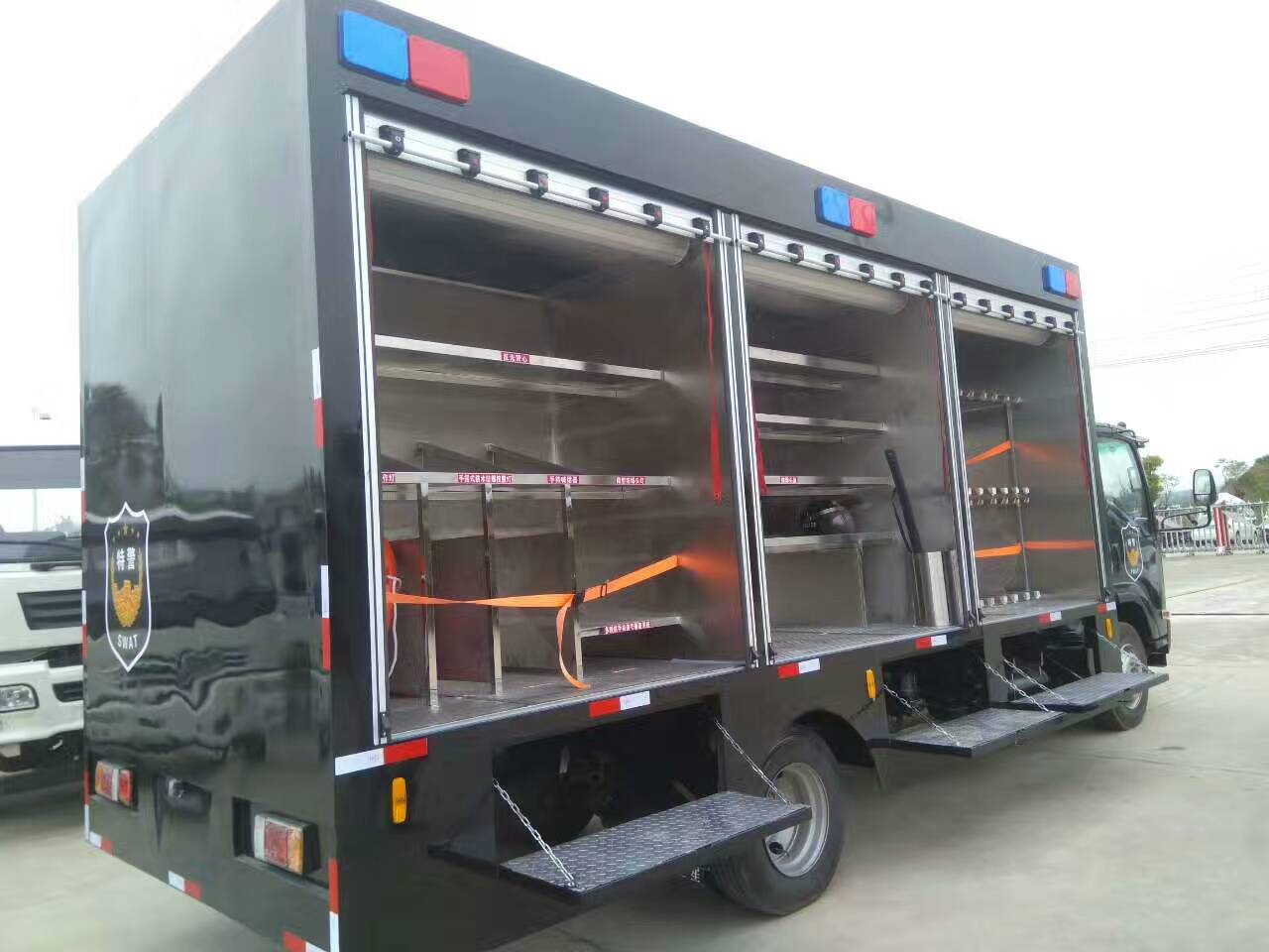 五十铃警用装备运输车