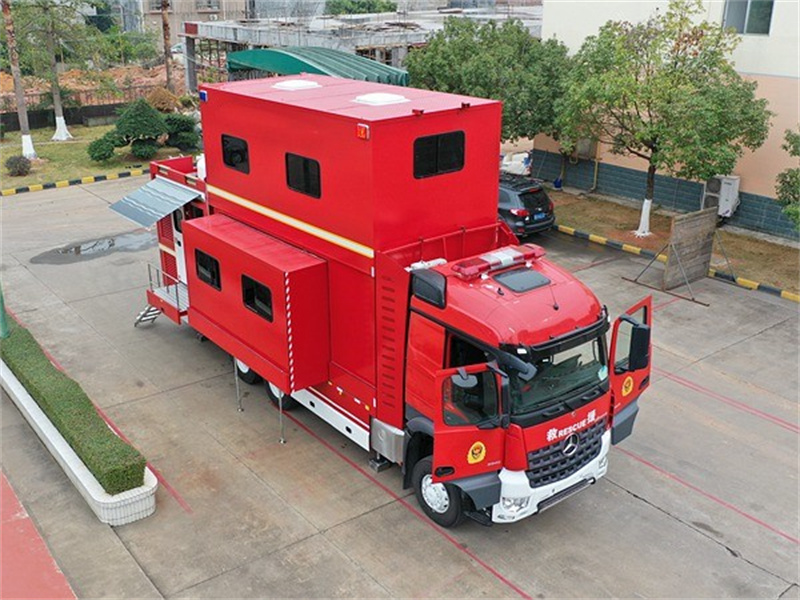 奔驰消防指挥车