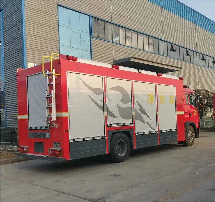 重汽豪沃净水车
