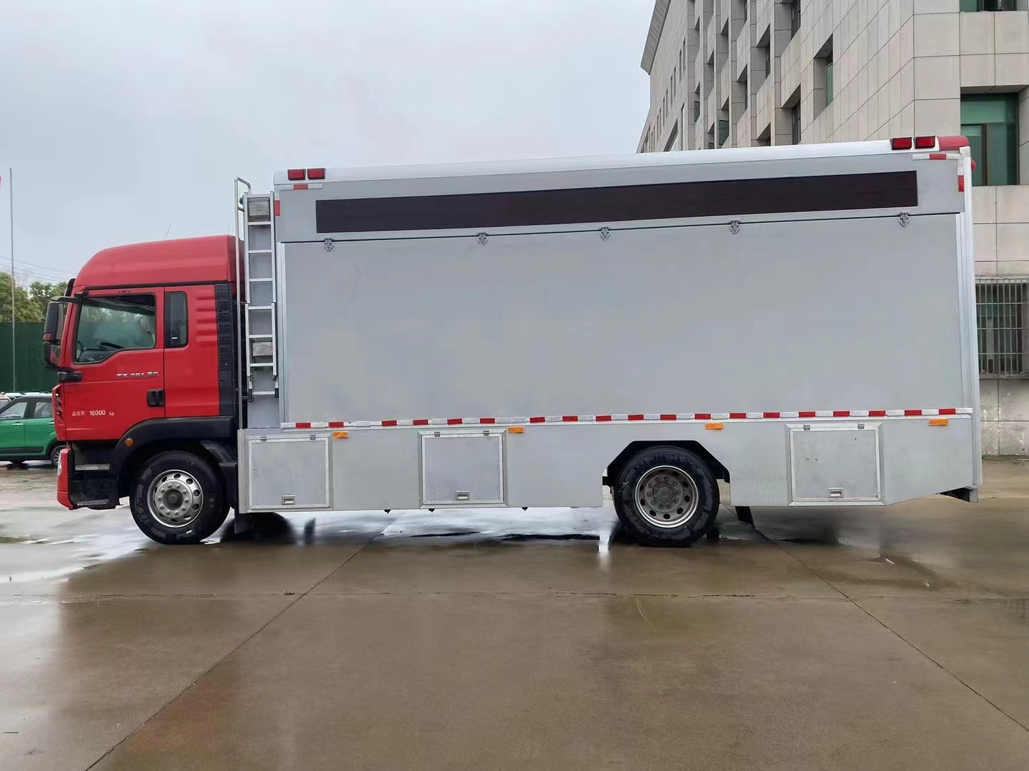 重汽豪沃消防宣传车