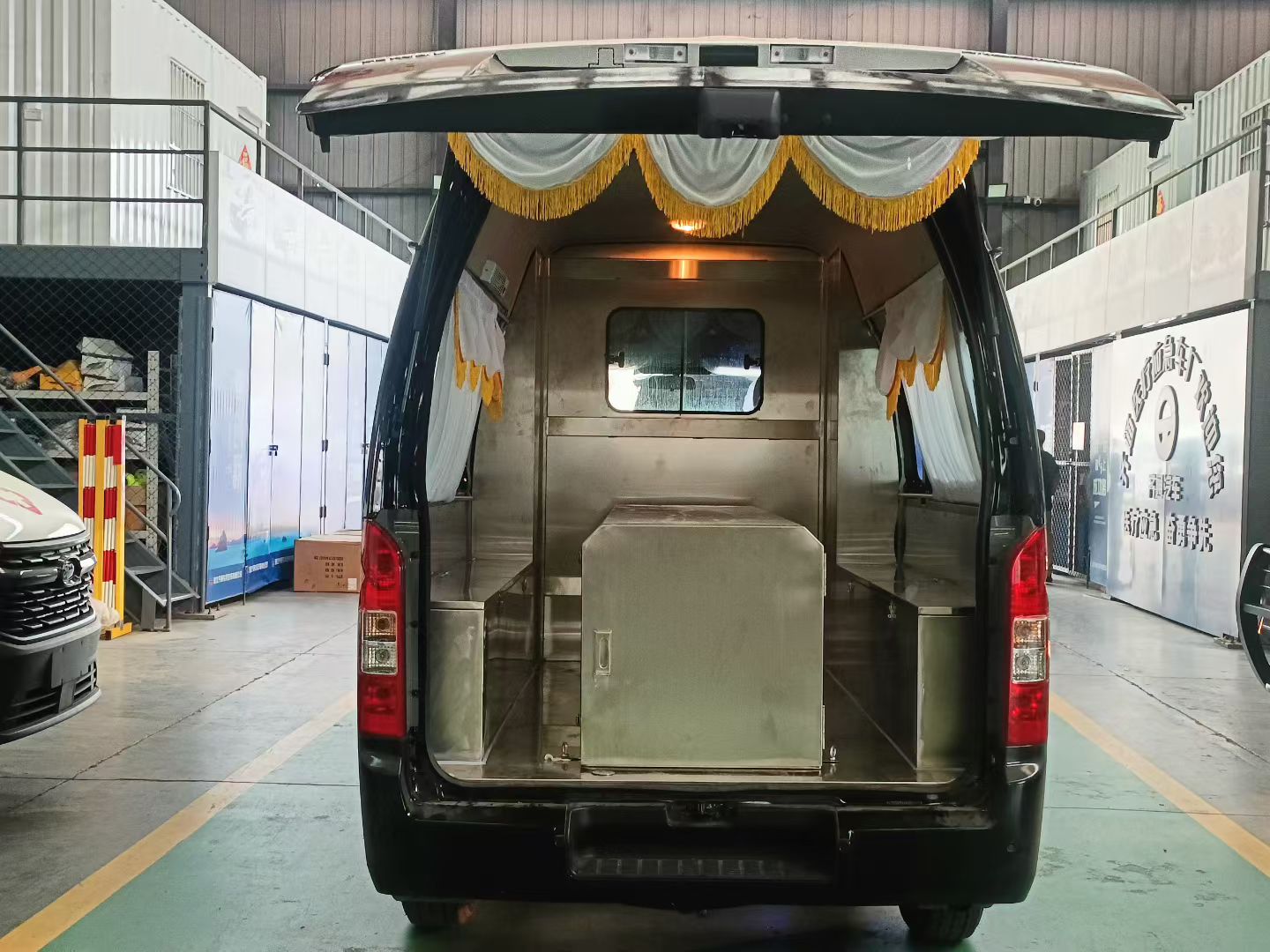福田G7殡仪车